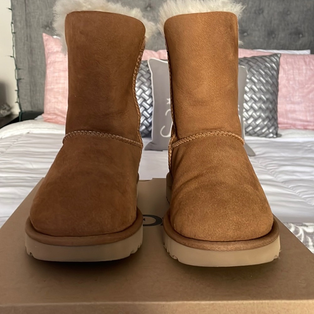 Womens Ugg Bailey Zip Short